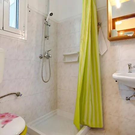 Apartment Areti Orfeas 7 *